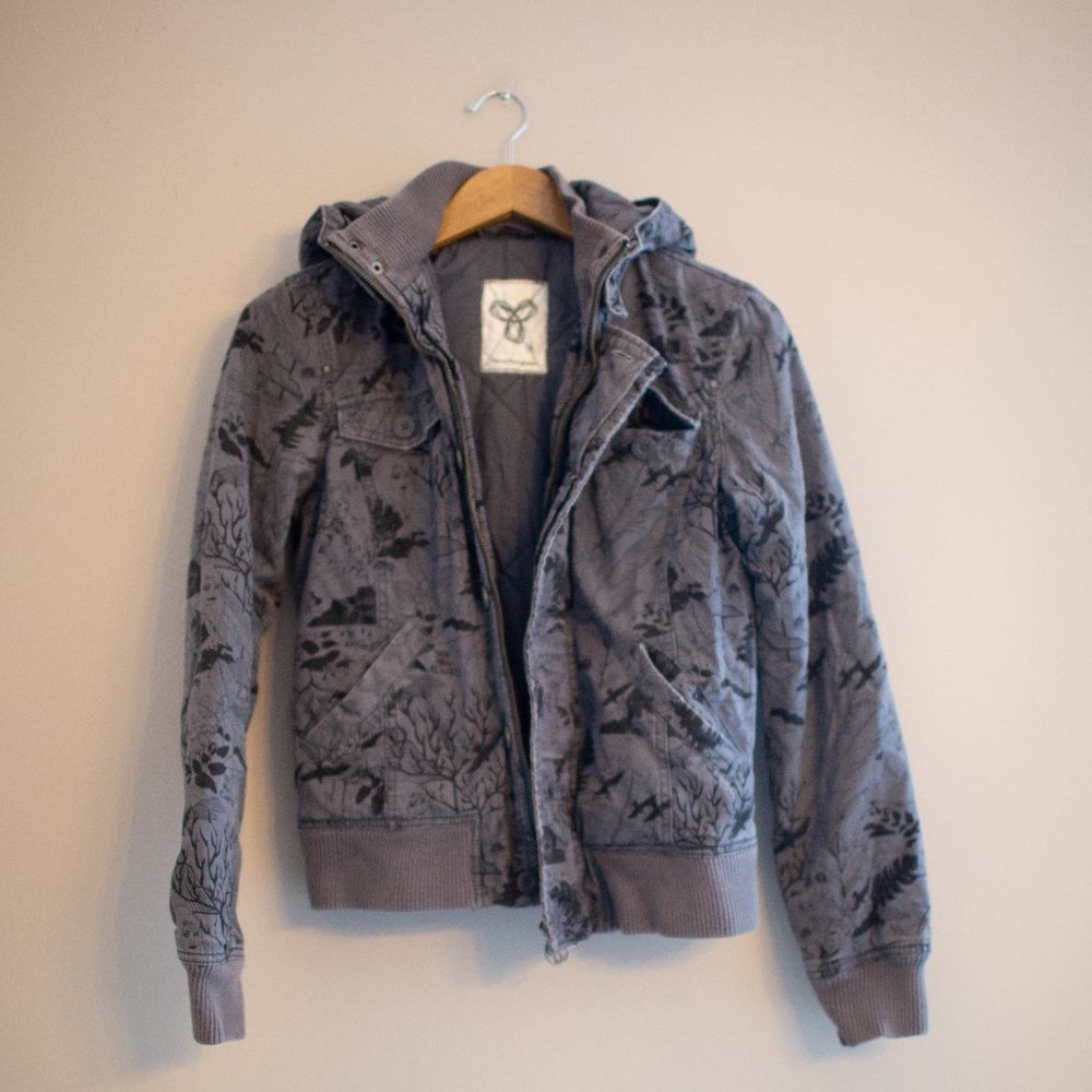 Gray Aritzia TNA Jacket with Black Doodle Drawings